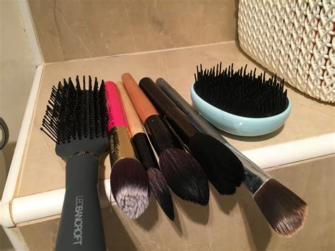 Mavuc magnet makeup brushes